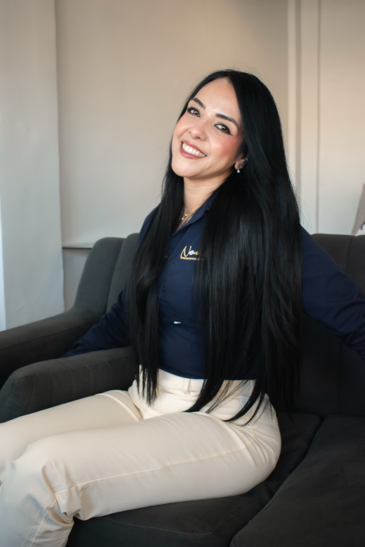 Integrante del equipo Nomik en oficina